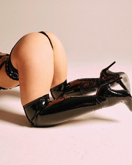 Chloe Chevalier estrella hd galerías