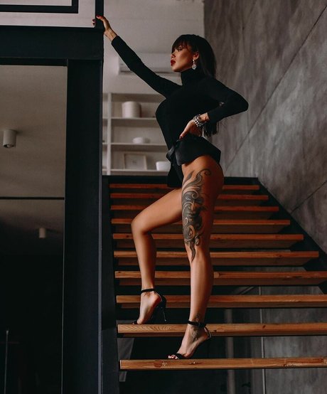 Polina Logunova actriz de arte galería