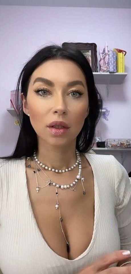 Polina Logunova estrella porno mejor imágenes