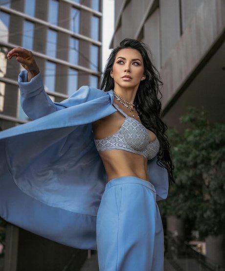 Polina Logunova desnudos estrella porno galerías