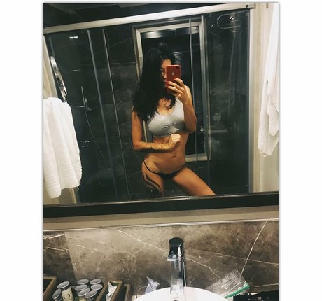 Polina Logunova modelo porno imagen