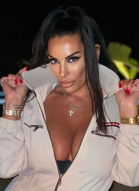 Silvia Iacucci bonita estrella galería