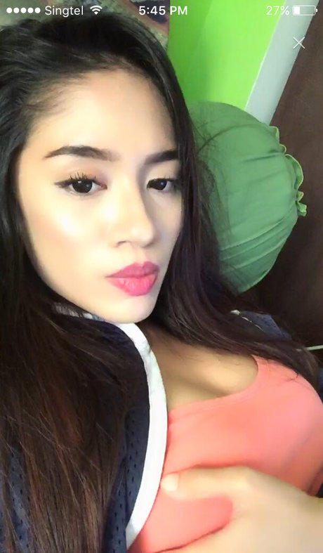 Lenny Emelda estrella atractiva galería