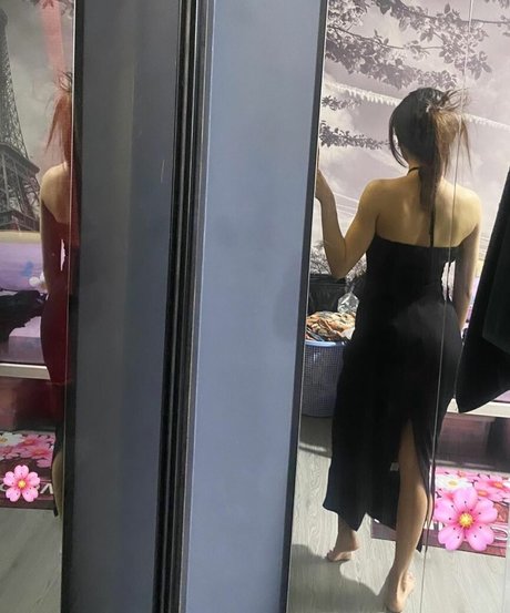 Lenny Emelda modelo desnudos fotos