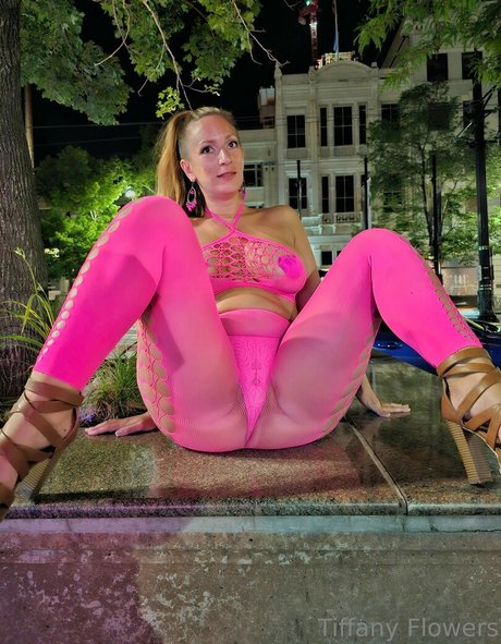 thetiffanyflowers bonita estrella porno imagen