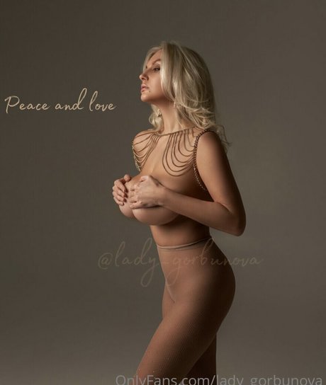 Lady Gorbunova modelo superior galería