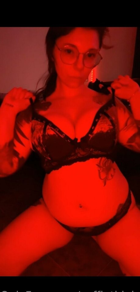 coffinthighs hermosa estrella galerías