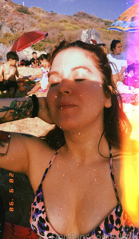 vikitty estrella del arte foto