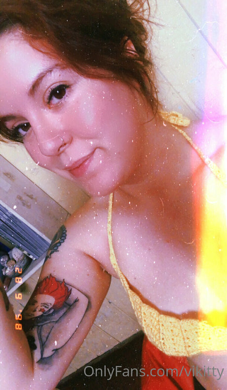 vikitty estrella porno atractiva foto