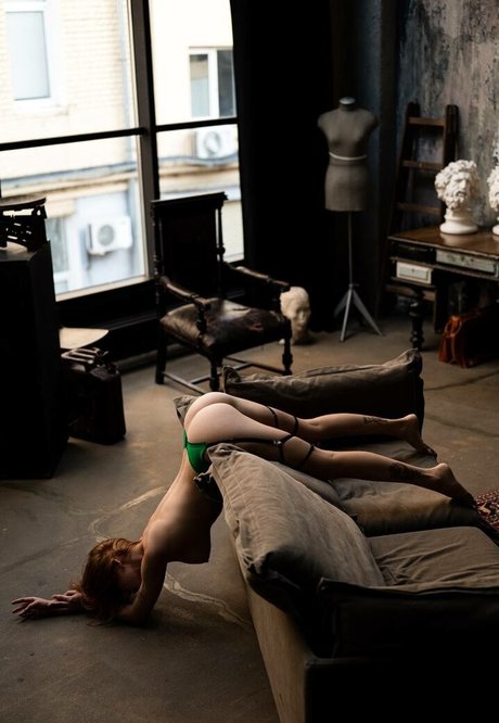 Aksinya carrot hermosa estrella porno galería