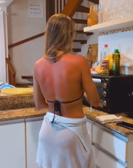 Christiana Almeida estrella porno atractiva galería