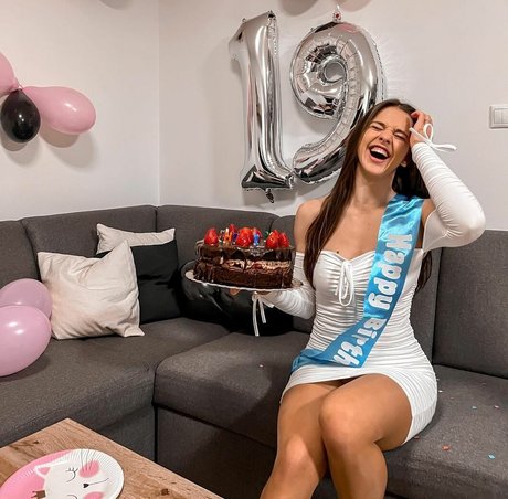 Lucia Mikusova estrella porno desnuda fotos