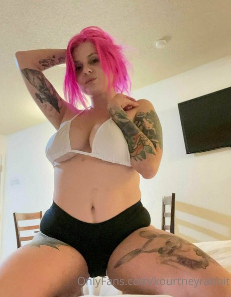 kourtneyrabbit estrella desnuda foto