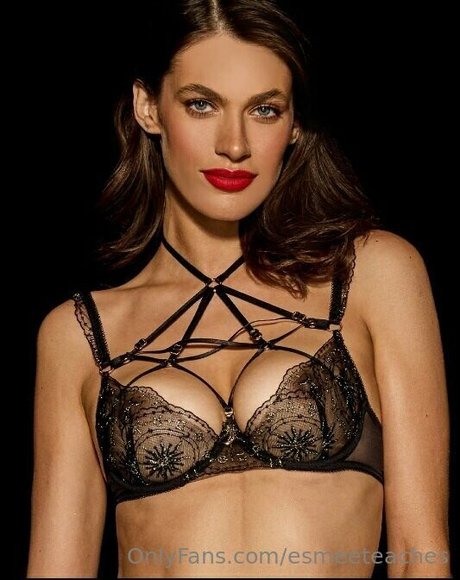 Esmeeteaches bonita estrella porno fotos