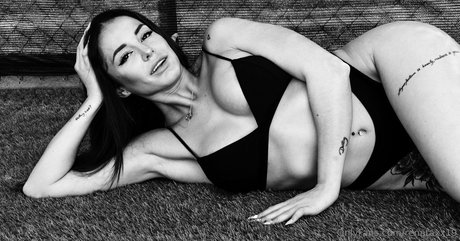 renataxx19 modelo de alta definición imágenes