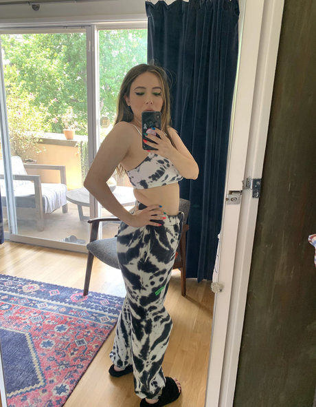 Esther Povitsky estrella de alta calidad imagen