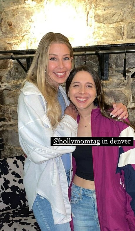 Esther Povitsky modelo superior foto