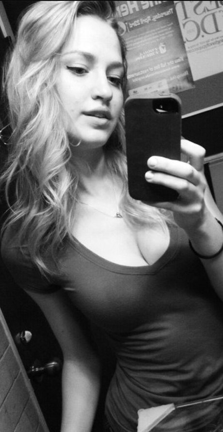 Gabby Downing estrella caliente galerías