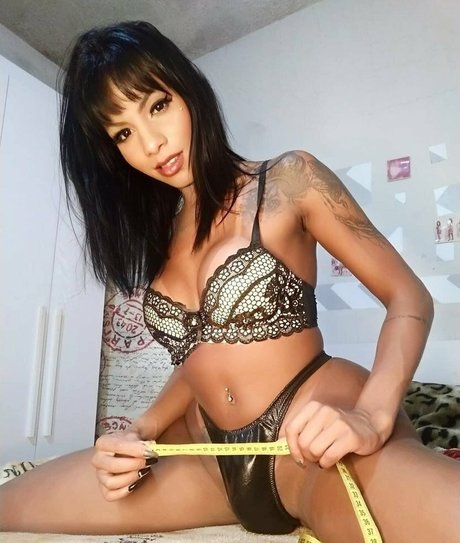 Carine Kishi modelo pornografico foto