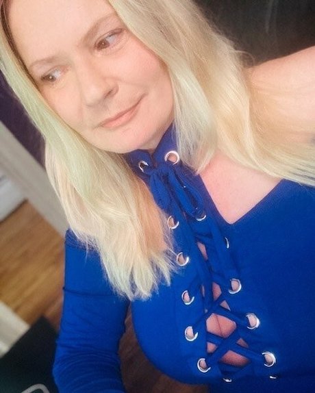 rubia facial onlyfans pornografico perfecto foto