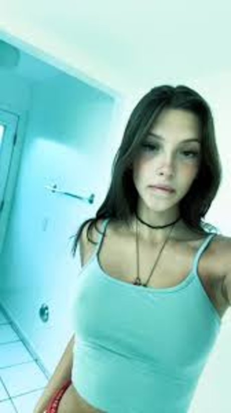 Leah Black_ actriz desnuda archivo