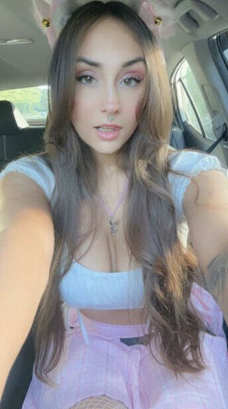 Miranda Manfredi estrella atractiva galerías