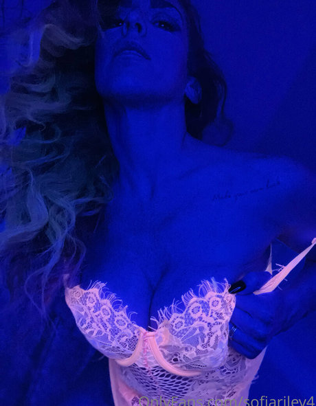 sofiariley4 bonita estrella porno foto