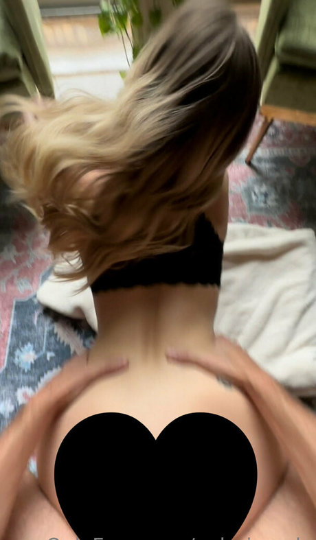 valeriecody modelo pornografico foto