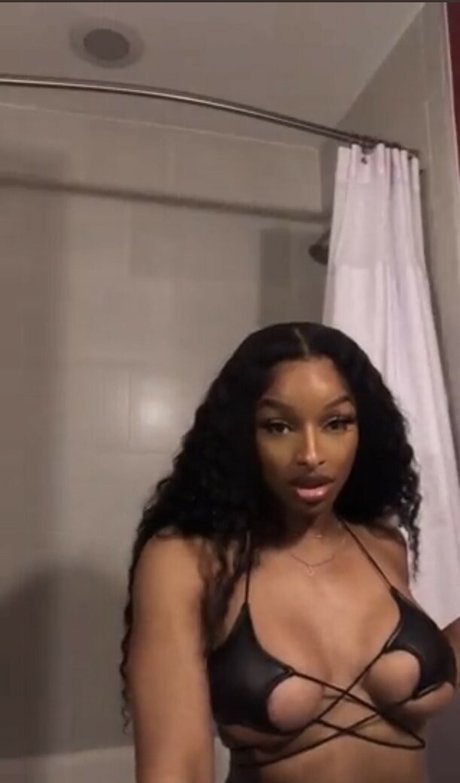 LayahsTs estrella porno hd foto