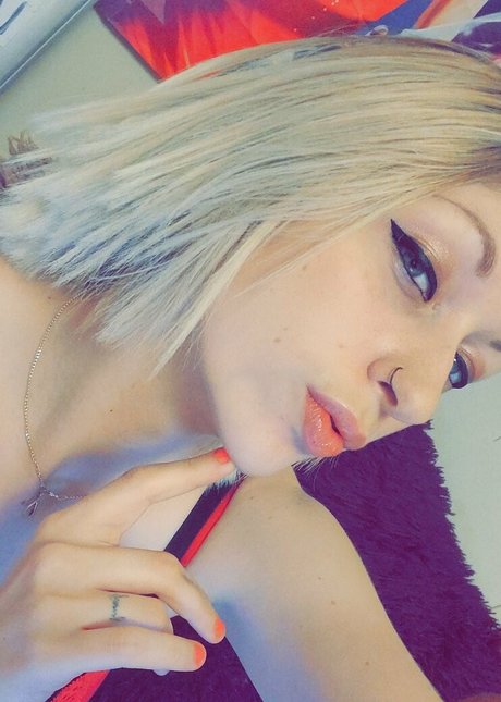 sofieyoungxxx modelo hd imágenes