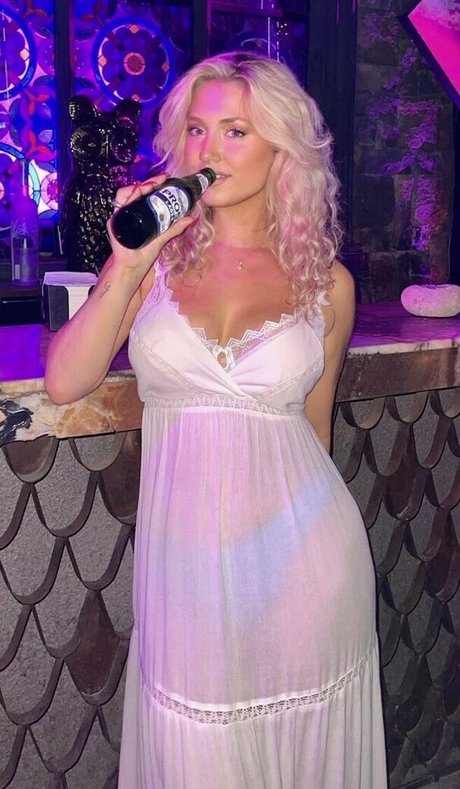 Thebigtittiecommittee buena actriz imágenes