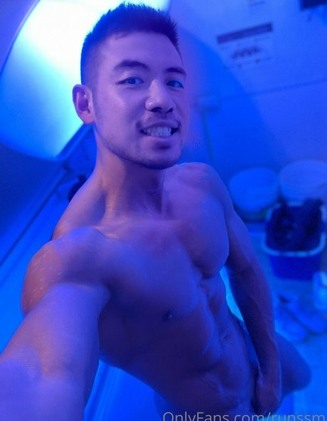 runssm modelo desnuda galería