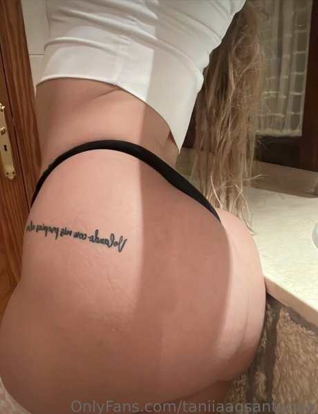 taniiaagsantanaa estrella porno caliente imágenes