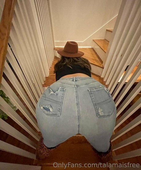 adolescente asiática de grandes tetas onlyfans parte superior de alta definición archivo