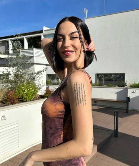 travesti de pene pequeño onlyfans desnudos eróticos imagen