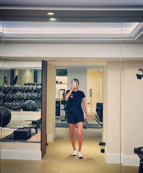 Emma Raducanu estrella porno en alta definición galería