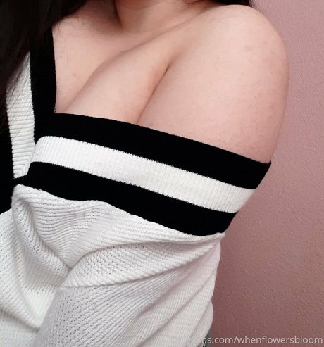 whenflowersbloom modelo fotos