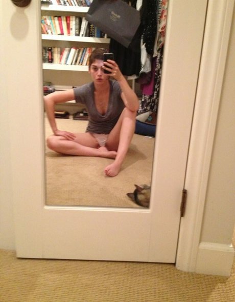 Lizzy Caplan modelo xxx galerías