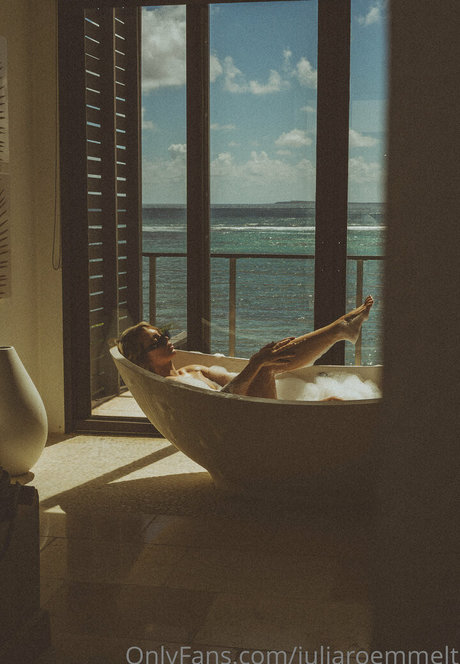 Juliaroemmelt actriz erótica galerías