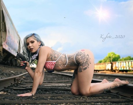 Girls With Guns sexo modelo imágenes