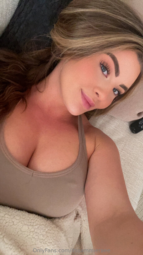 Itssammieraee modelo desnuda imagen