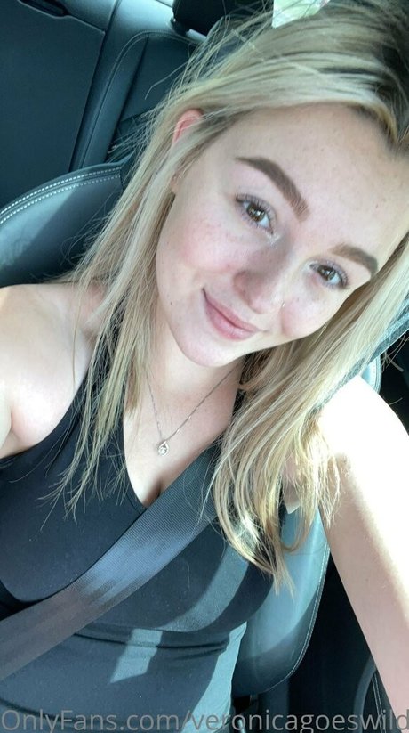 veronicagoeswild modelo superior foto