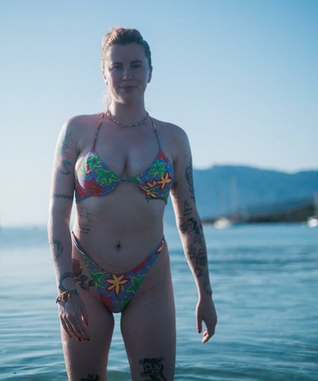 Ireland Baldwin estrella porno hermosa foto