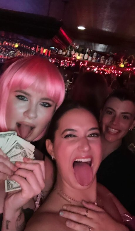 Ireland Baldwin modelo adulto galerías