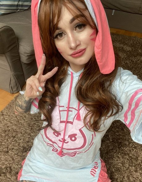 Avrora sg modelo desnudo galerías