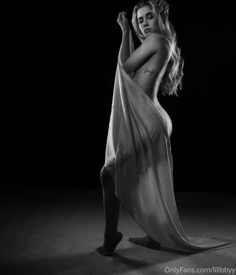 Lillbbyy estrella porno perfecta galerías