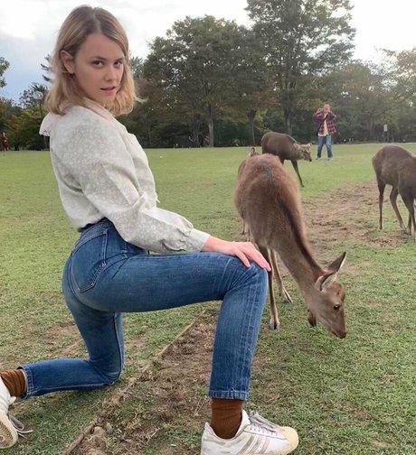 Dasha Nekrasova estrella atractiva fotos