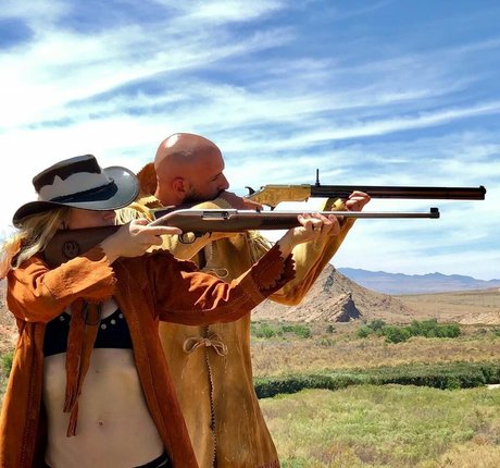 AJ Cook actriz erótica galería