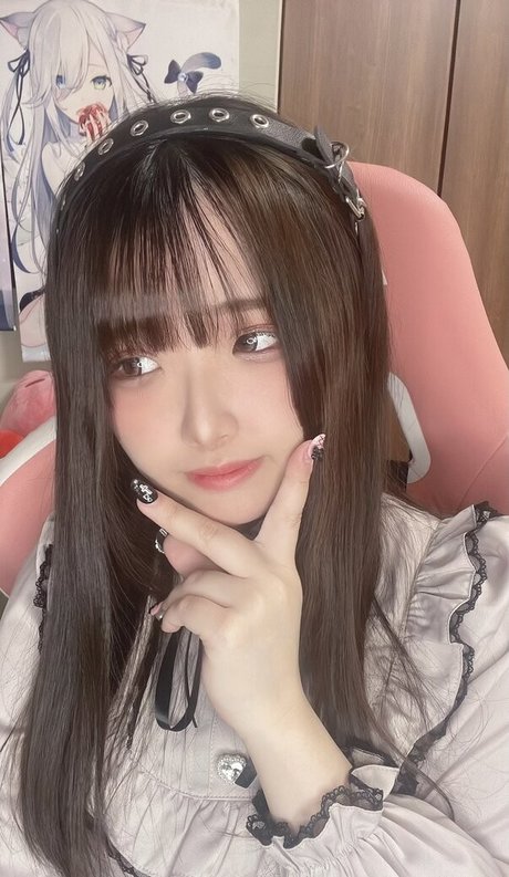 Yui Hiiragi linda estrella galerías