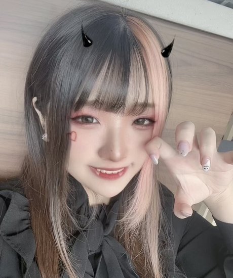 Yui Hiiragi modelo superior foto